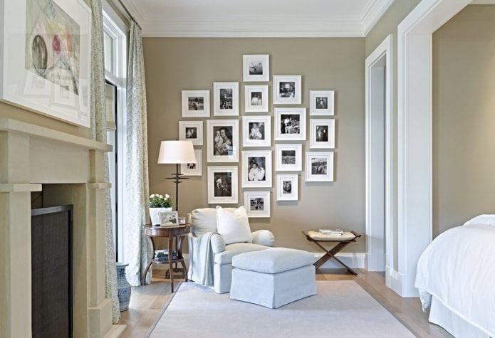 Photos encadrées au mur à l'intérieur