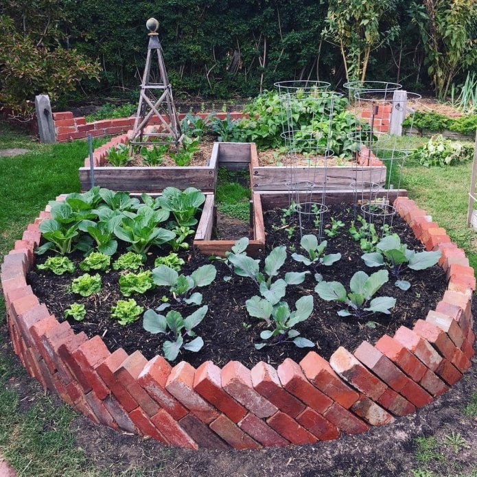 clôture en briques pour un parterre de jardin