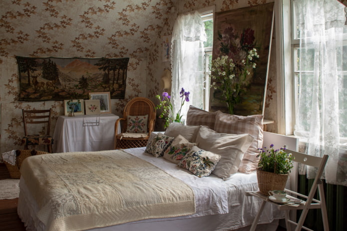 Tulle brodé dans la chambre