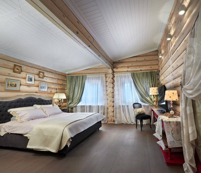 Rideaux et tulle dans la chambre