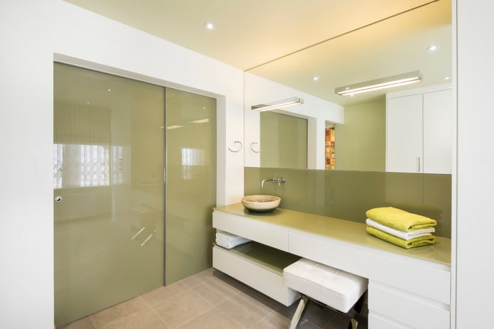 salle de bain moderne blanche et olive