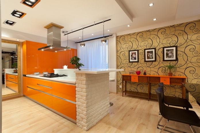 Papier peint dans les tons orange de la cuisine