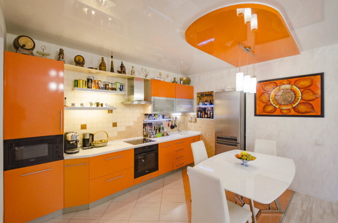 Décoration intérieure de cuisine dans les tons orange