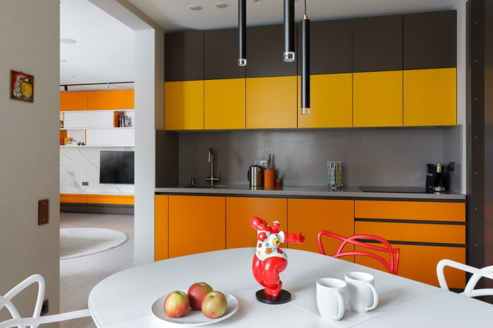 Décoration intérieure de cuisine dans les tons orange