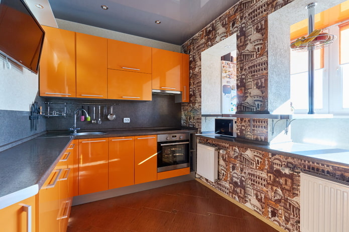 Papier peint dans les tons orange de la cuisine