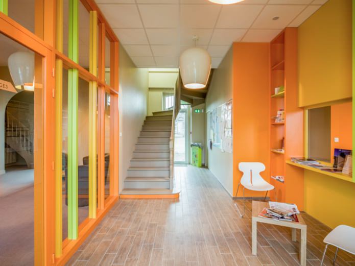 Intérieur jaune et orange