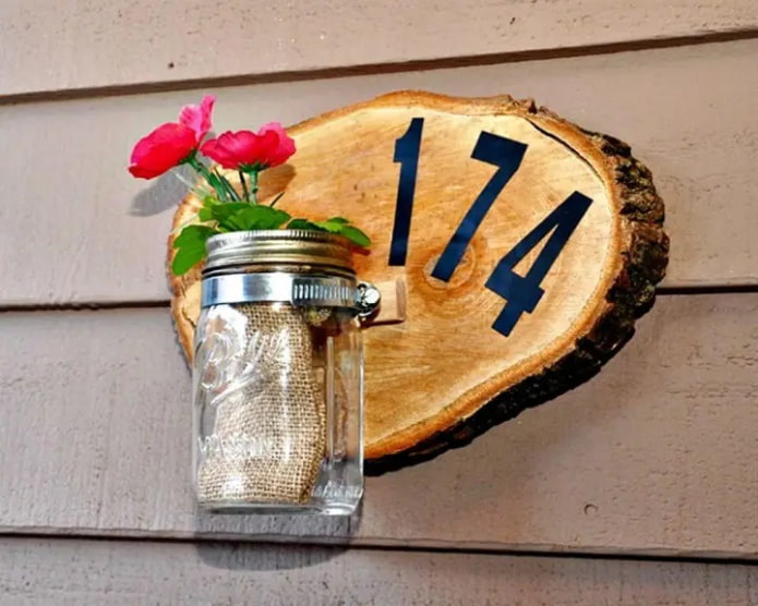 Numéro de maison sur une coupe de scie