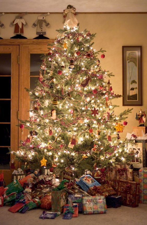 Guirlandes sur un sapin de Noël