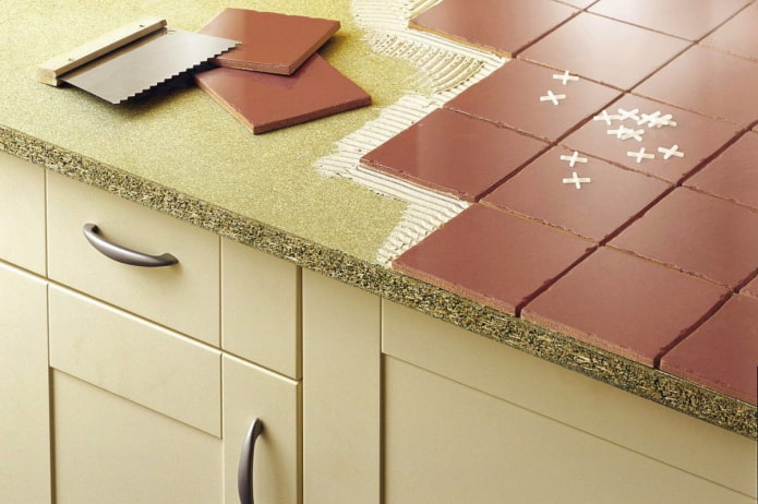 Table en carrelage