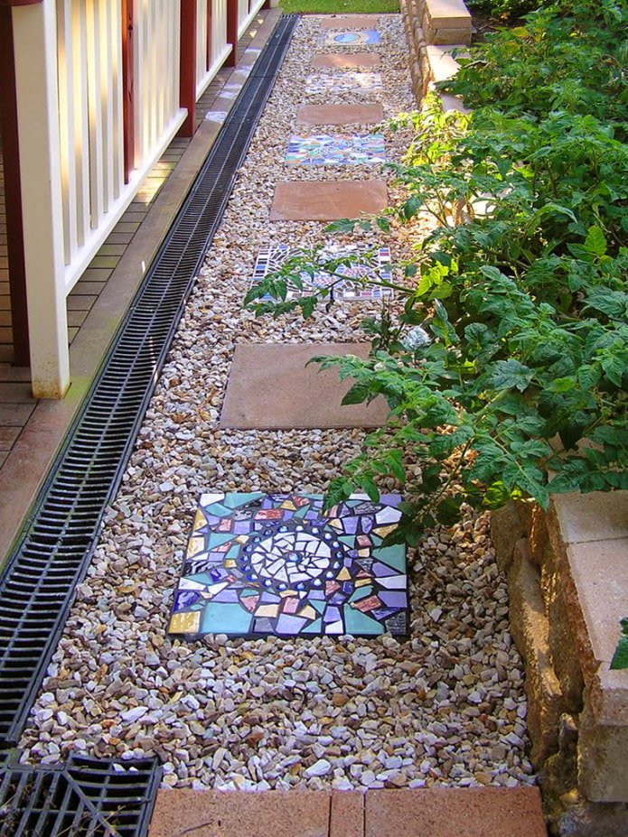 Chemin de mosaïque brisée