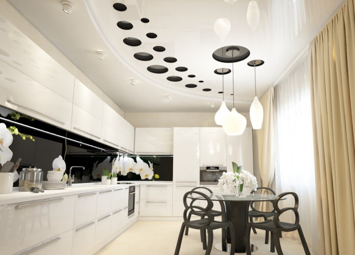 stretch Plafond tendu avec lustre dans la cuisine