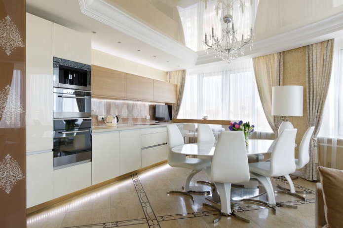 Plafond tendu avec éclairage zonal dans la cuisine