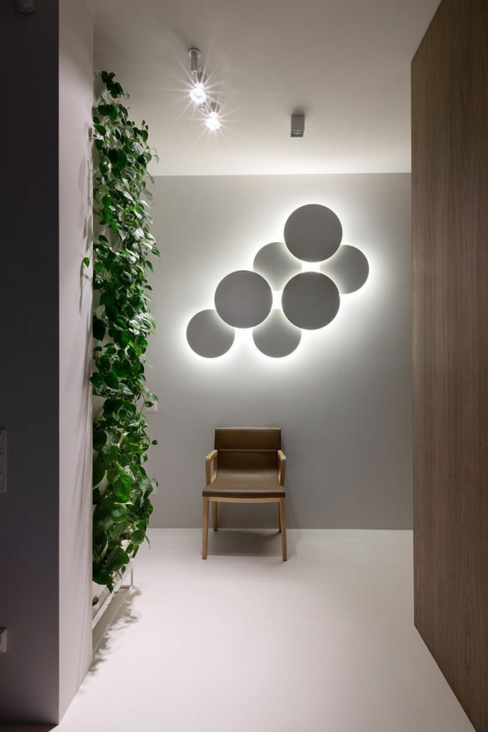 Éclairage décoratif à l'intérieur du couloir