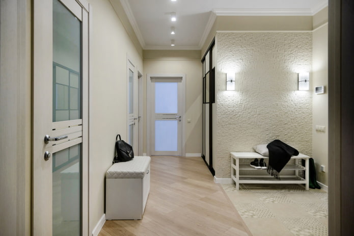 Éclairage intérieur d'un couloir en L
