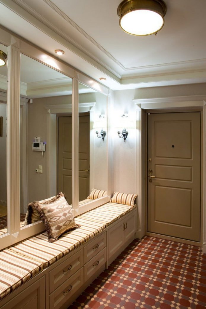 Éclairage à l'intérieur d'un petit couloir