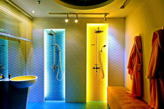 conception d'éclairage dans l'intérieur de la salle de bain