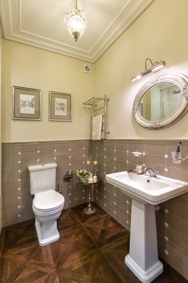 Éclairage principal à l'intérieur de la salle de bain