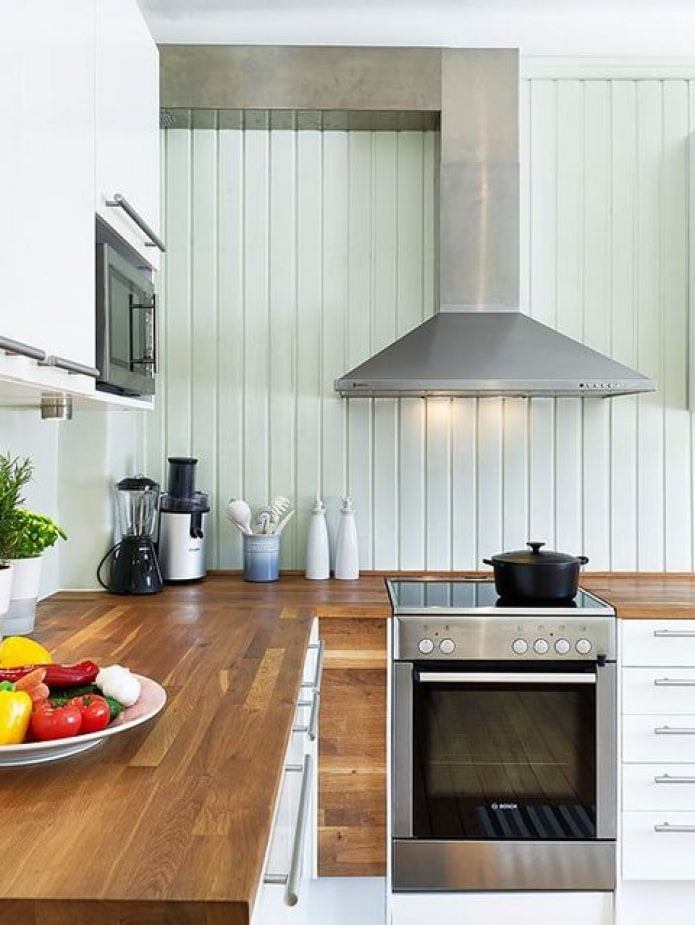 Panneaux en PVC sur le mur