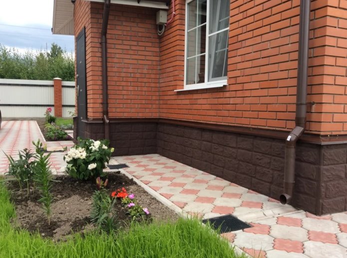 finition du soubassement d'une maison individuelle
