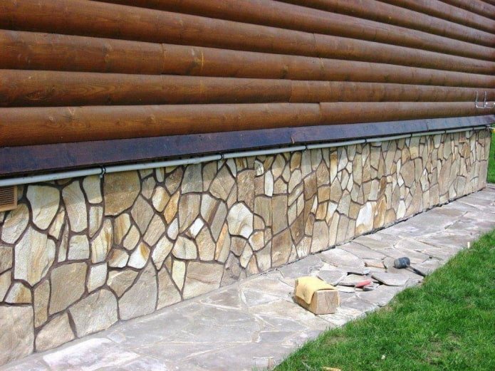 base de maison en pierre naturelle