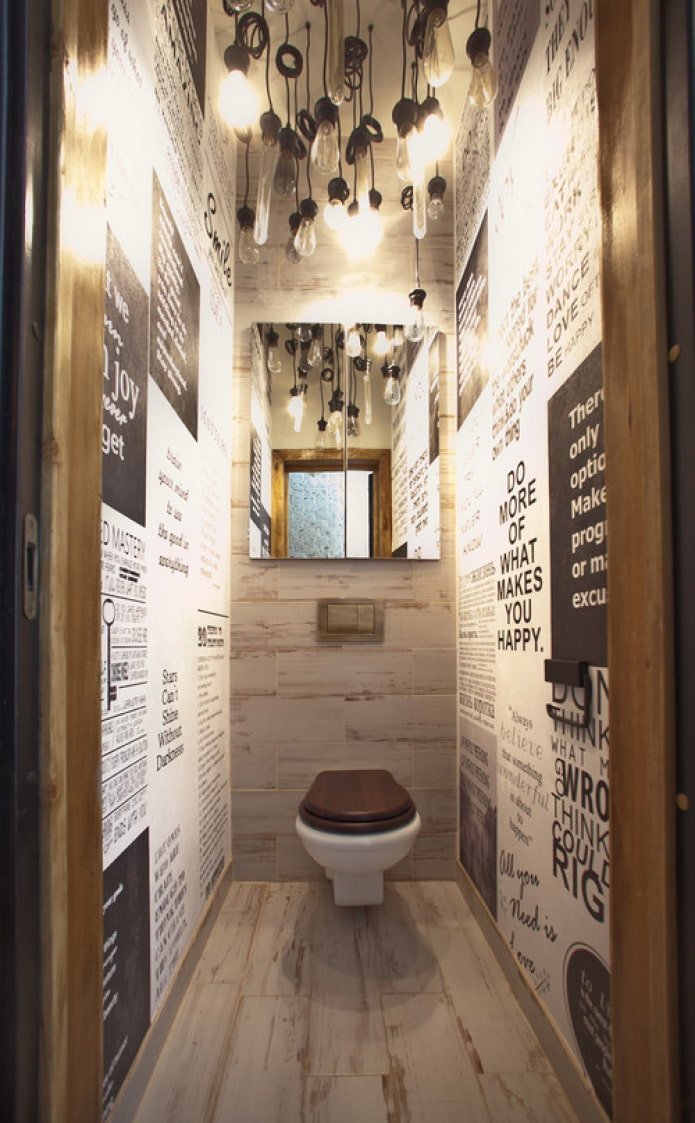 Panneaux MDF derrière les toilettes