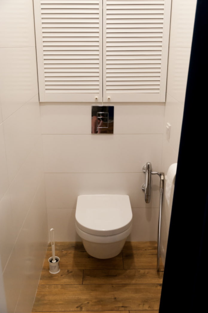 plancher en bois dans la salle de bain