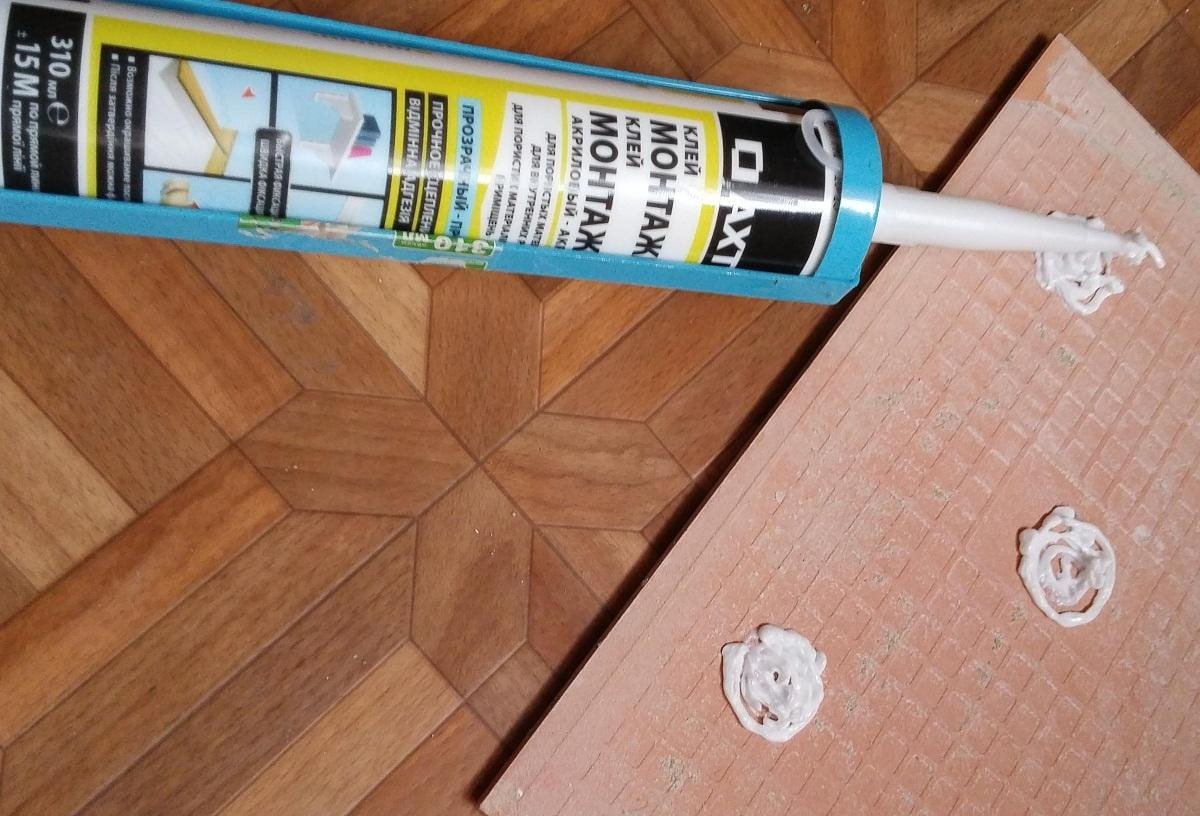 carrelage enduit de colle
