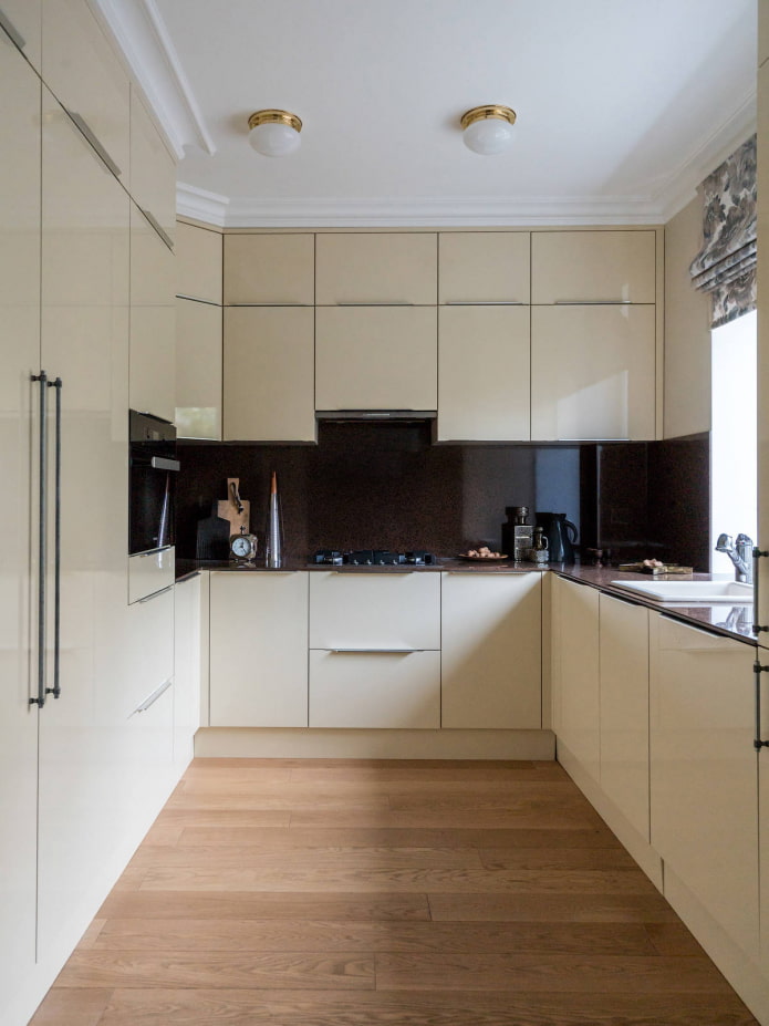 meubles hauts dans la cuisine