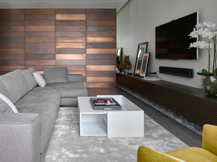 Salon moderne avec lambris en bois mat sur l'un des murs