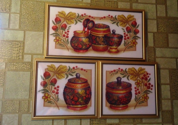 panneau de cuisine avec broderie 