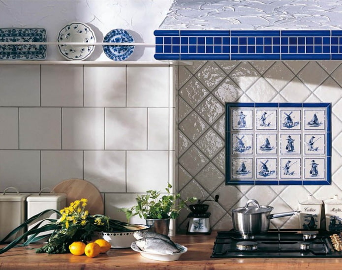 panneau de carreaux de céramique dans la cuisine