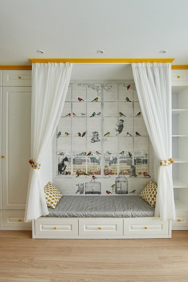 Panneau mural à l'intérieur de la chambre d'enfant