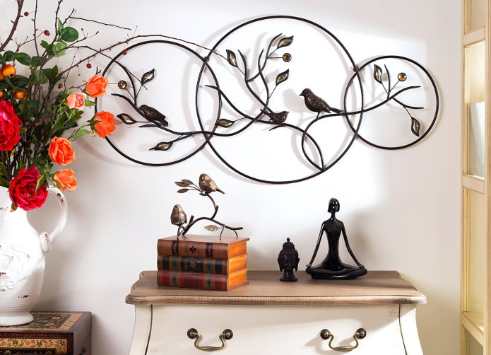 Panneau mural métallique à l'intérieur