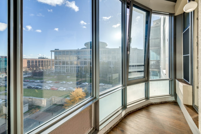 fenêtres vitrées pour le balcon