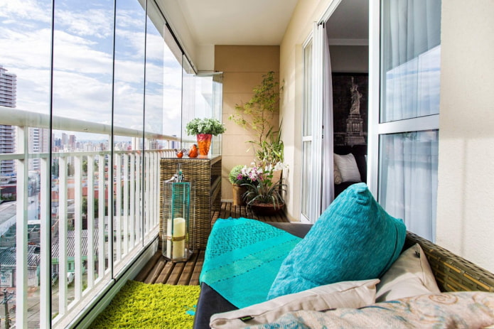 vitrage sans cadre du balcon