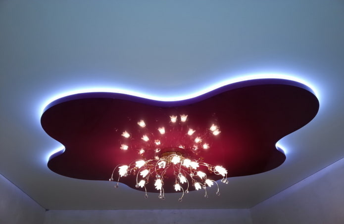Construction de plafond flottant à forme libre