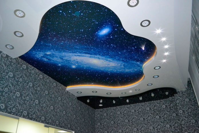 Structure de plafond avec l'image d'une galaxie