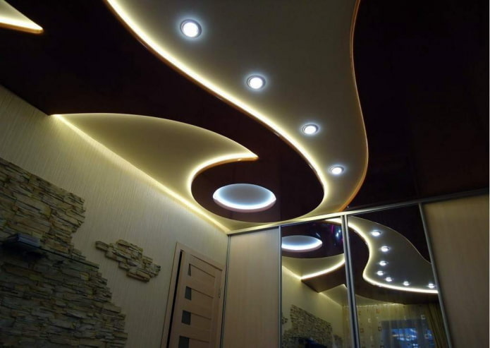 Structure de plafond flottant à deux niveaux
