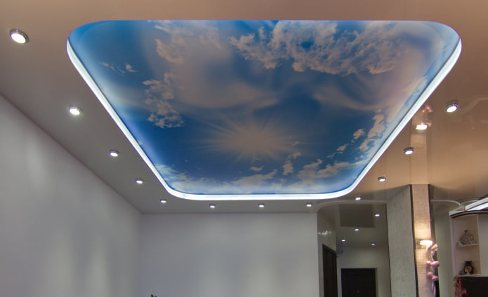 Structure de plafond en forme de ciel flottant