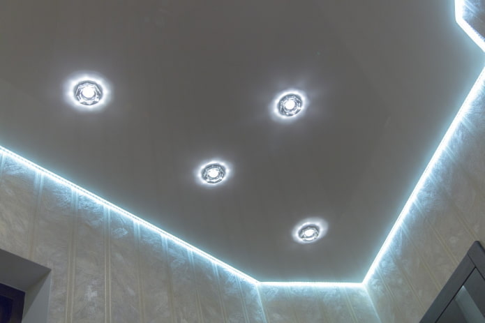 Structure de plafond flottant avec éclairage périphérique