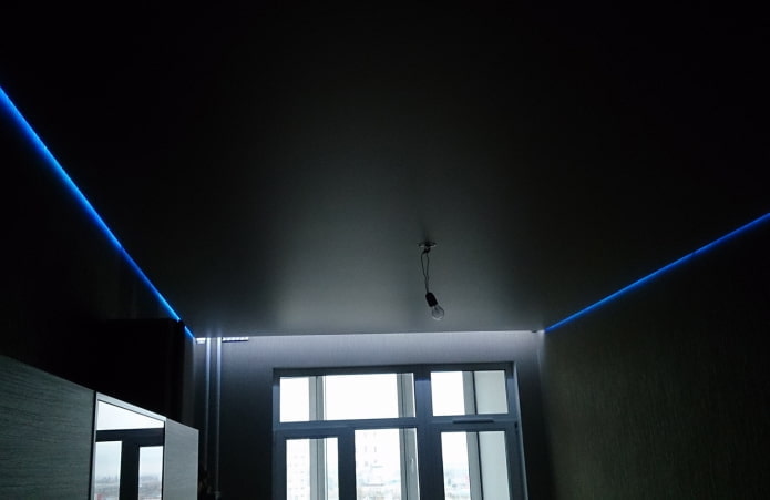 Structure de plafond flottant noir