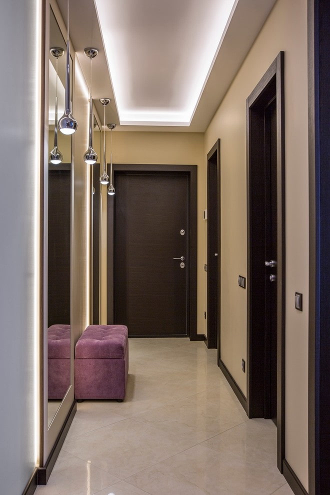 Structure flottante dans un couloir