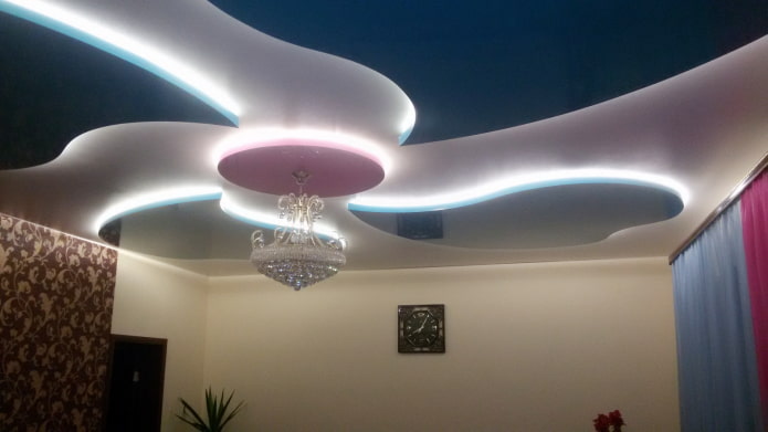 structure de plafond flottante avec lustre