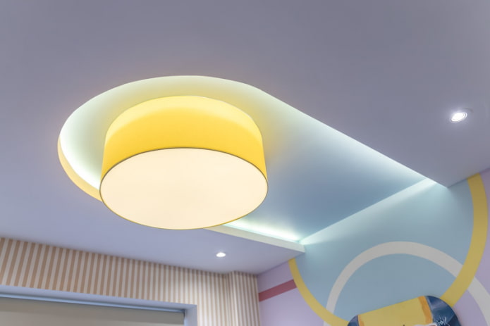 Plafond flottant avec rétroéclairage allumé