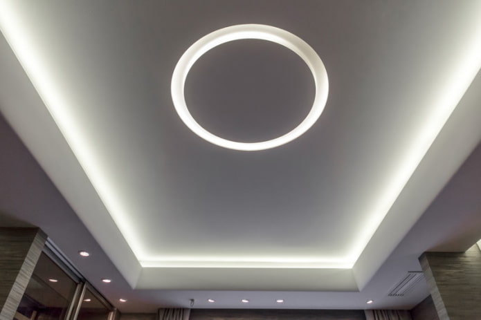 Plafond avec éclairage