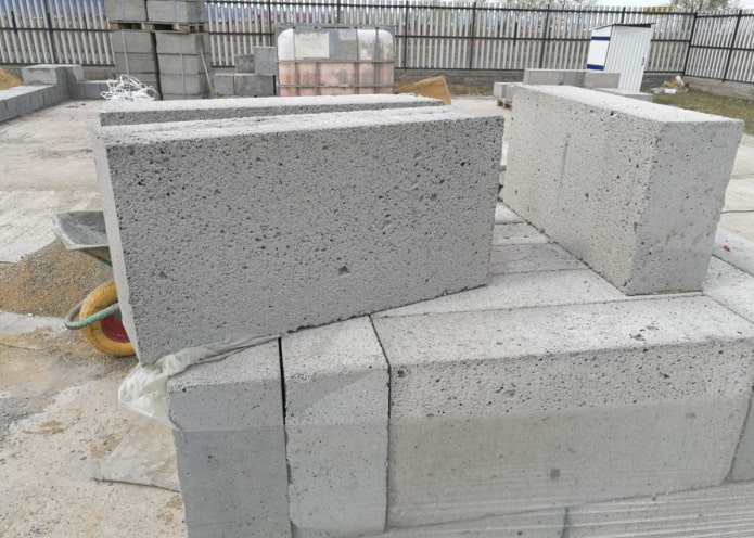 emballage ouvert de blocs de mousse