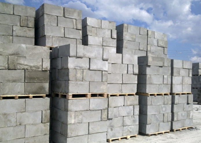 palettes avec bloc de béton cellulaire