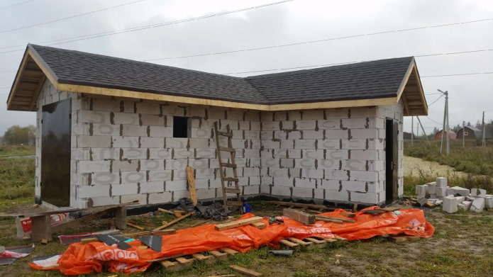 grange en blocs de béton cellulaire