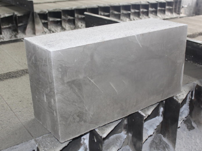 bloc de mousse découpé à bords lisses