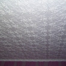 Dalles en mousse plastique pour le plafond : avantages et inconvénients, étapes de collage - 12